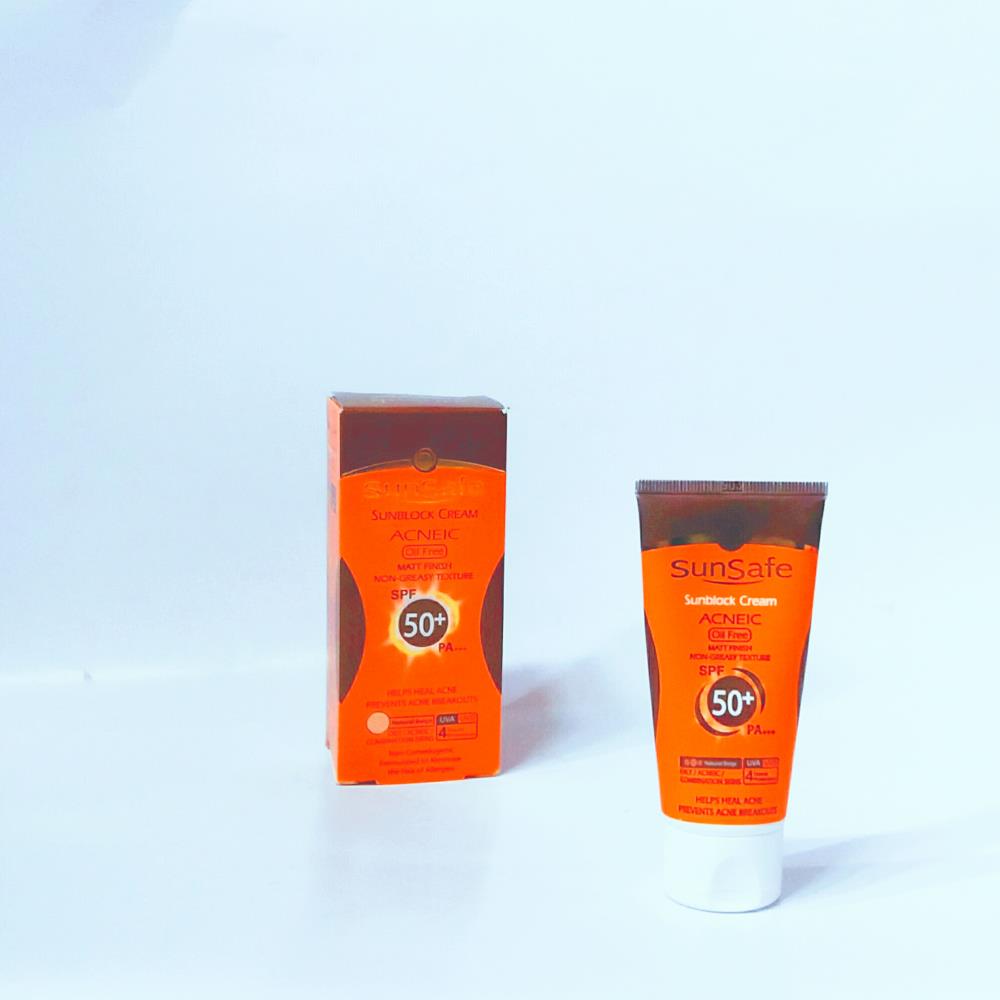 کرم ضد آفتاب سان سیف فاقد چربی با SPF50 کرم پودری بژ طبیعی